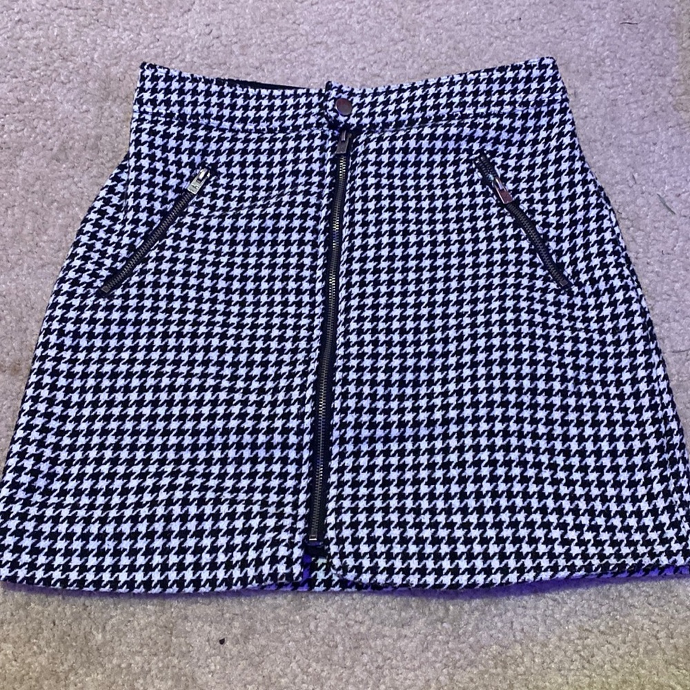 Black and white pattern skirt from Hollister, Ultra High rise size s